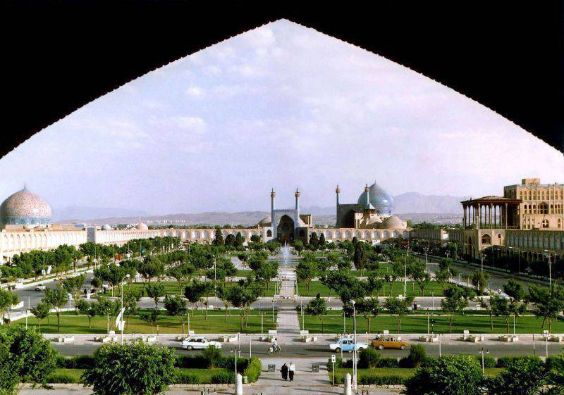 full-size-Isfahan-Naqshe-jahan-wikipedia