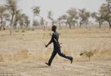 โอ๊ะโอ่! มือระเบิดฆ่าตัวตายหญิง “โบโก ฮาราม” ถูกยิงดับด้วย “ลูกธนูอาบพิษ” ในแคเมอรูน