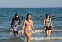 ผู้ชายคนนี้พร้อมจ่ายค่าปรับแทนสตรีมุสลิมที่สวมใส่เบอร์กินี่ซึ่งผิดกฎหมายใหม่ของฝรั่งเศส