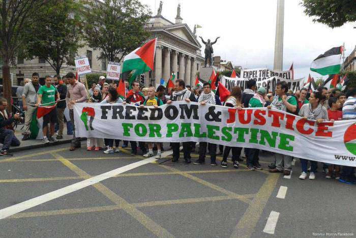 2014_8-9-protest-outside-israeli-embassy-in-Dublin10506835_10204632654324521_944183237386844469_o