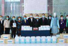 กลุ่ม ปตท. สานพลังสู้ COVID-19 จัดหาและมอบแอลกอฮอล์พร้อมเสื้อกาวน์ ให้โรงพยาบาลในเครือข่าย มศว