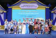ประชาชนอุดหนุนสินค้า OTOP ร่วมชื่นชมแพนเค้กชวนคุณแม่เดินแฟชั่นโชว์ รับขวัญวันแม่ ในงานศิลปาชีพประทีปไทยฯ