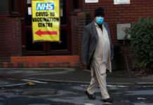 บรรดาอิหม่ามในอังกฤษกำลังช่วยตอบโต้ข้อมูลผิดๆ เกี่ยวกับวัคซีนโควิด