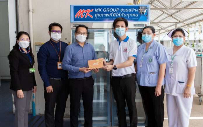 002 รพ.บางบ่อ รับมอบตู้เย็นสำหรับจัดเก็บวัคซีนโควิด-19 และยาชนิด