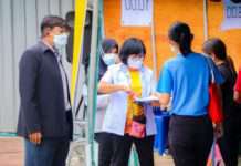 บุคลากร ศอ.บต. ร่วมฉีดวัคซีนของ Sinovac Vaccine เพื่อเป็นการป้องกันตนเองจากโรคโควิด-19