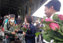 62 นักศึกษาไทยในซูดานถึงปัตตานี โผกอดครอบครัว