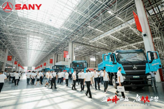 Clients-check-out-the-new-energy-vehicles-newly-launched-by-SANY-in-its-industrial-park-in-Changsha