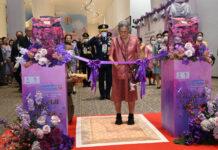 สมเด็จพระกนิษฐาธิราชเจ้า กรมสมเด็จพระเทพรัตนราชสุดาฯ สยามบรมราชกุมารี เสด็จพระราชดำเนินไปทรงเปิดงานและทรงเยี่ยมร้าน “งานออกร้านคณะภริยาทูต ครั้งที่ 58”