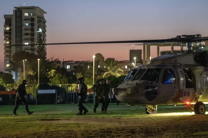 AA-20240827-35497083-35497078-WOUNDED_ISRAELI_SOLDIERS_TRANSFERRED_TO_SOROKA_MEDICAL_CENTER_IN_BEER_SHEVA____