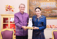 ดร.ฮาราลด์ ลิงค์ ประธาน บี.กริม รับโล่ประกาศเกียรติคุณเป็น “ค่าของแผ่นดิน” ปี 2566