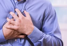 4 สัญญาณจากหัวใจที่ไม่ควรมองข้าม ผู้เชี่ยวชาญโรคหัวใจเตือน 4 สัญญาณเล็กๆ จากหัวใจที่ไม่ควรมองข้าม ได้แก่ เจ็บหน้าอก หายใจลำบาก เหนื่อยผิดปกติ และหัวใจเต้นผิดจังหวะ หากละเลยอาจเพิ่มความเสี่ยงหัวใจวายและภาวะหัวใจล้มเหลว