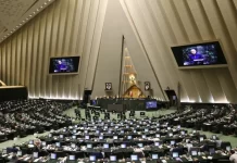 ส.ส.สายแข็งอิหร่านเรียกร้องสร้างระเบิดนิวเคลียร์ ขณะเตรียมรับคว่ำบาตรยูเอ็น