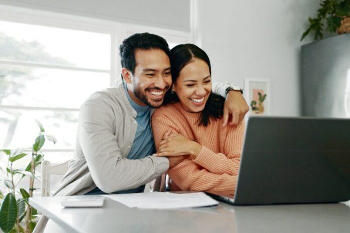 เปรียบเทียบประกันควบคู่การลงทุน VS กองทุนรวม แบบไหนดีกว่ากัน