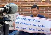 “แค่ทำในสิ่งที่คนเล็กๆ คนหนึ่งทำได้” หมอหม่อง-นพ.รังสฤษฎ์ นั่งหน้ากงสุลสหรัฐฯ เชียงใหม่ เรียกร้องยุติสงครามอิหร่าน