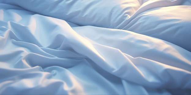 ผ้าปูที่นอนเกรดพรีเมี่ยม Cotton vs Satin ต่างกันอย่างไร