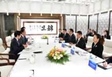 นายกรัฐมนตรีไทยพบปะหารือรองประธานกรรมการของเสียวหมี่ ณ นครเฉิงตู สาธารณรัฐประชาชนจีน
