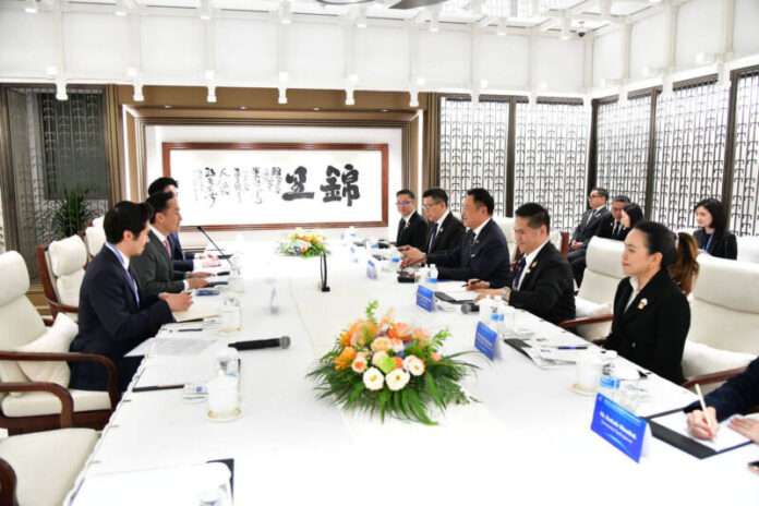 Thai PM meets Xiaomi_01