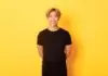 5 วิธีสไตล์เสื้อยืดสีดําสำหรับผู้ชาย ให้ลุคดูดี ไม่น่าเบื่อ