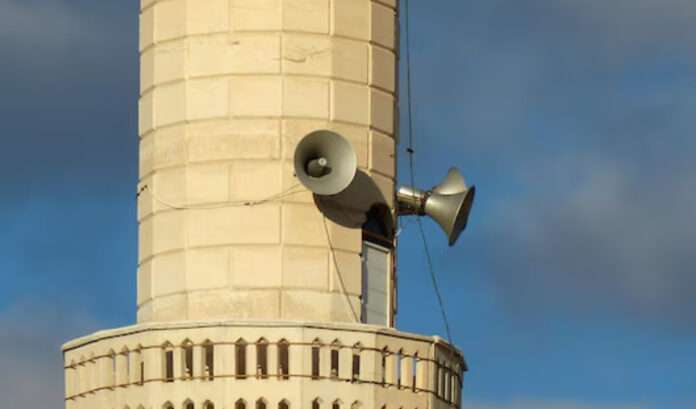 closeup-mosque-minaret-sound-speakers_798458-2030
