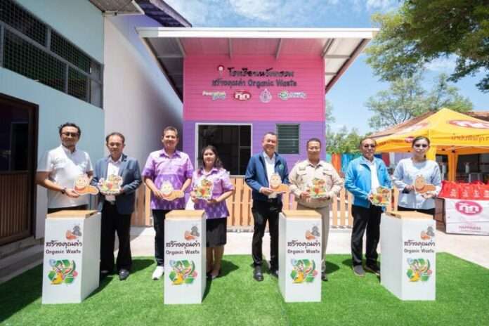 โรงเรือนนวัตกรรมสร้างคุณค่า Organic Waste ร.ร. คลองนาเกลือน้อย_ (4)
